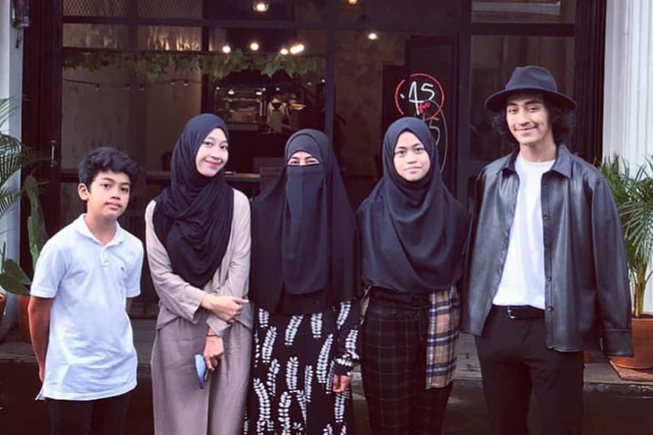 Umi Pipik Anak / Umi Pipik Dikabarkan Punya Anak Dari Sunu Mata Band
