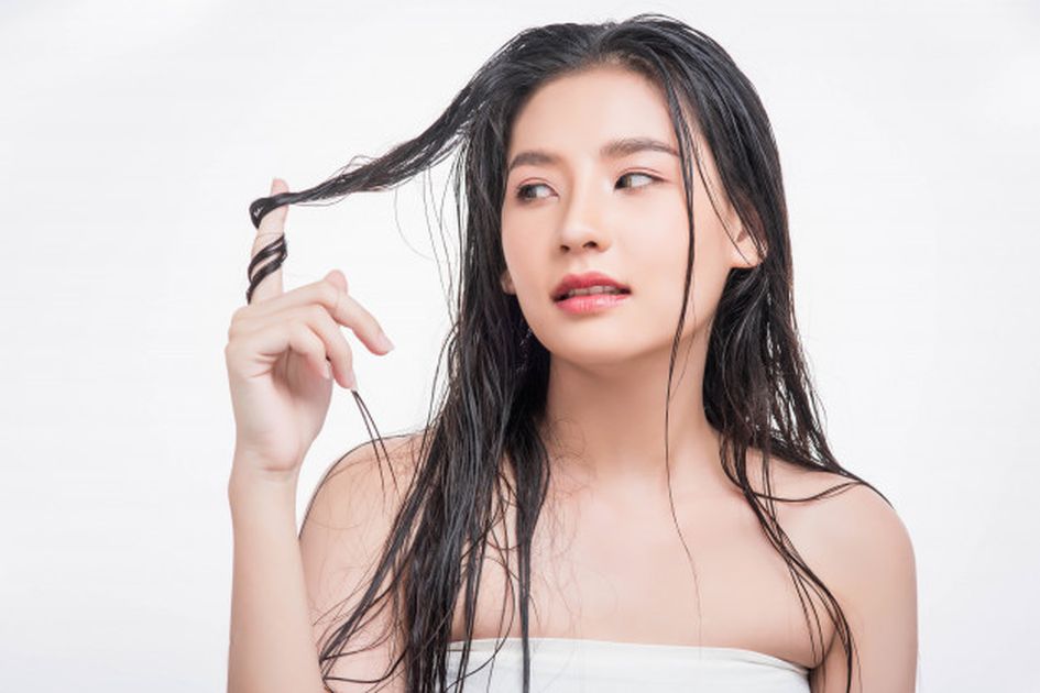 6 Rekomendasi Shampo Lokal Untuk Atasi Rambut Rontok Agar Semakin Tebal Dan Kuat 6 Rekomendasi Shampo Lokal Untuk Atasi Rambut Rontok Agar Semakin Tebal Dan Kuat