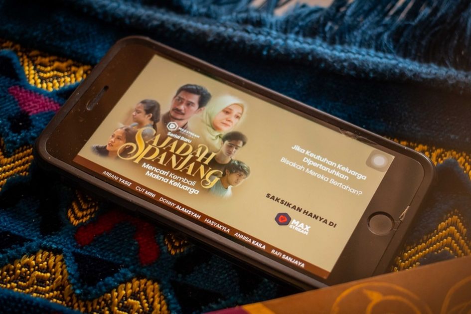 Aplikasi MAXstream Rilis Film Sajadah Panjang, Serial Orisinal Terbaru ...