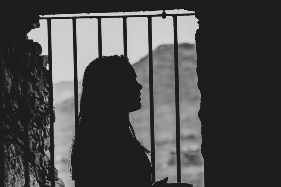 Lubangi Celananya, Sipir Wanita Ini Nekat Berzina dengan Narapidana di Depan Sosok Ini