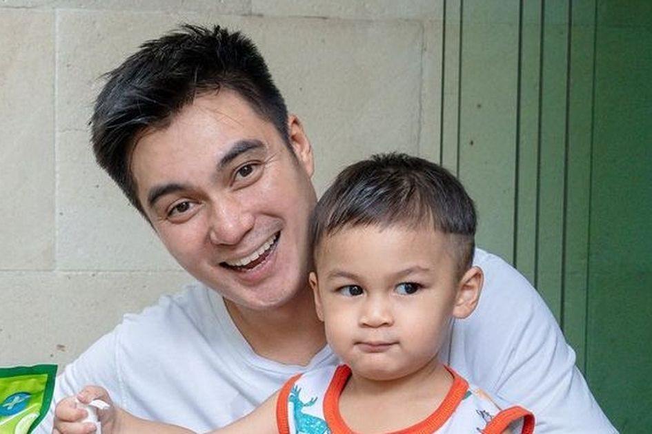 Putra Sulungnya Genap Berusia 2 Tahun Baim Wong Kecup Sayang Kiano Dan Tulis Doa Menyentuh Ini Untuk Sang Buah Hati Rekan Artis Berikan Doa