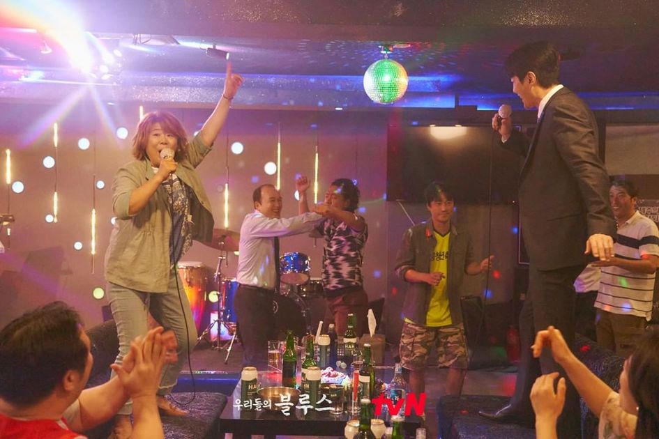 Sinopsis Drama Korea Our Blues Episode 2, Choi Han Su Ajak Jung Eun Hui