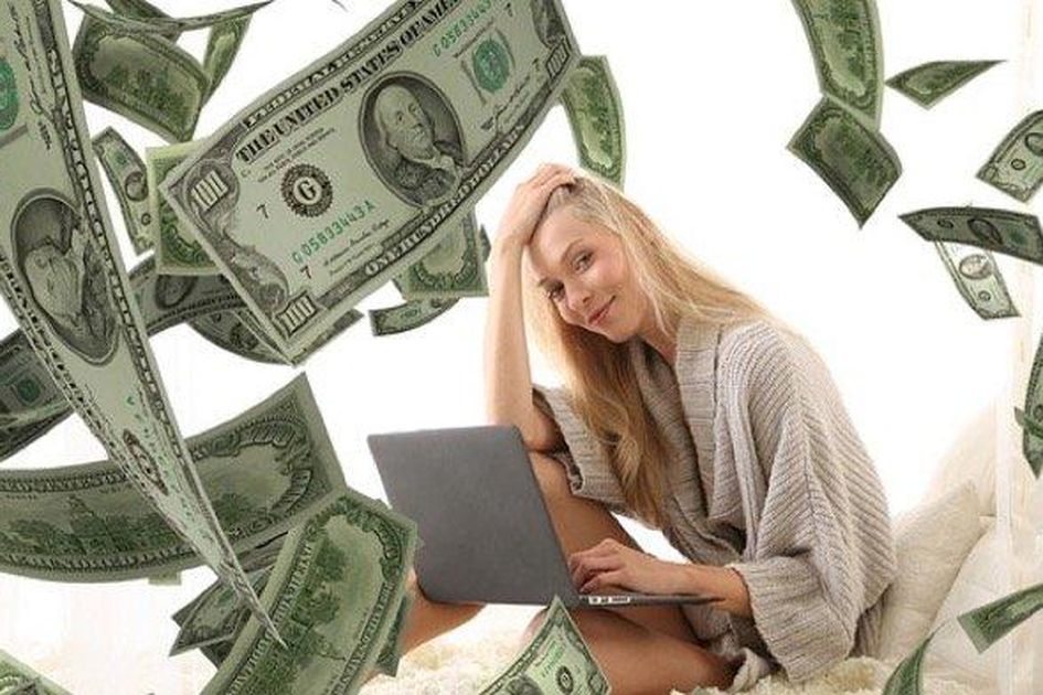 Заработать денег в 2023 году. Финансовый гороскоп. Женщина с короткими волосами и деньги. Денежная стрижка картинки. Женщина с деньгами.