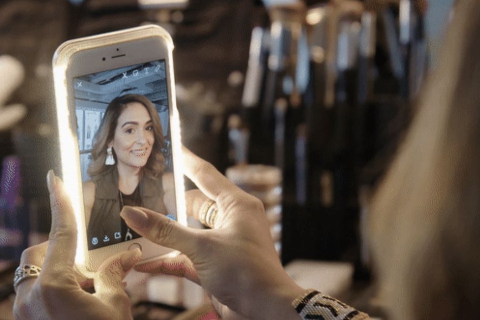 9 Cara Foto Selfie yang Bagus Pakai Kamera HP Hingga DSLR, Mudah Kok!