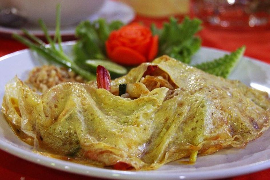 Pelengkap Nasi Goreng seperti Telur dan Kerupuk