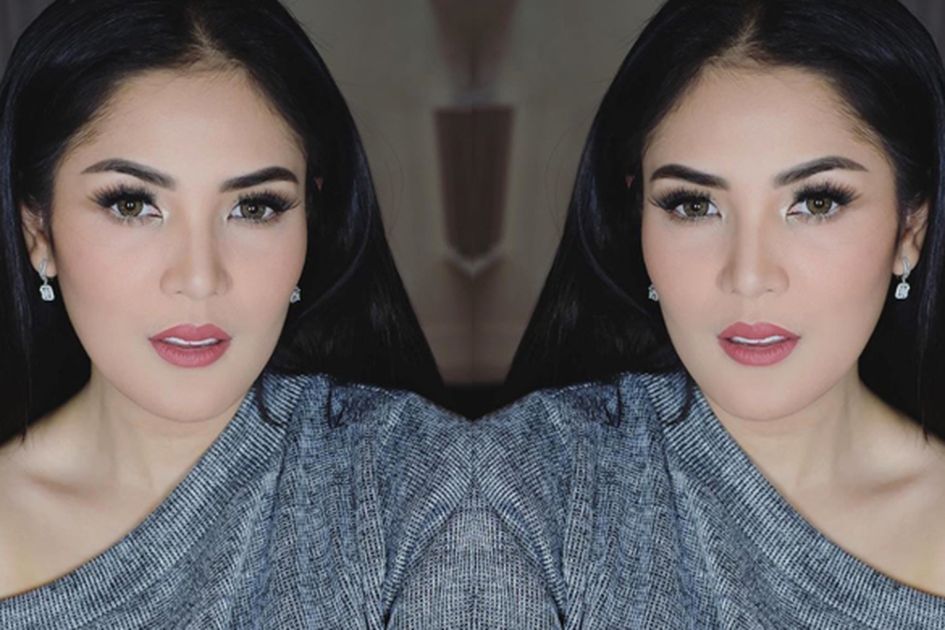 Beda Dari Biasanya Nindy Ayunda Tampil Nyentrik Dengan Gaya Rambut Curly Bikin Pangling Banget