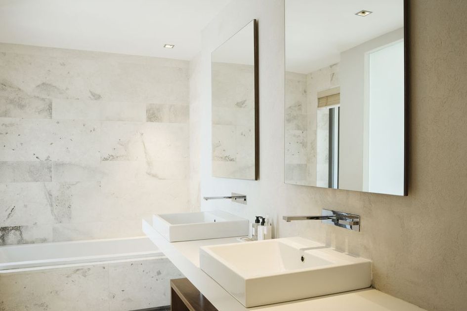 5 Inspirasi Penataan Cermin Di Kamar Mandi Bikin Cantik Dan Terkesan Lapang