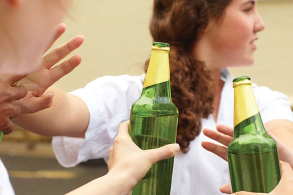 Awasi Pergaulan Anak Inilah Beberapa Dampak Dari Minum Minuman Keras Untuk Remaja Ngeri Banget Nih