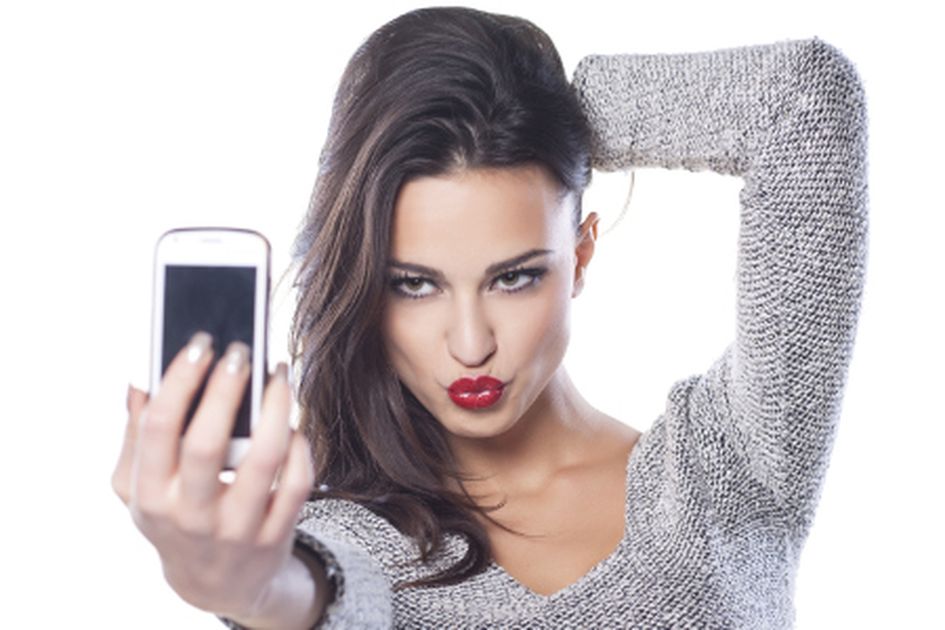 Tangan Gemetar Ketika Ingin Selfie Kamu Mungkin Alami Ini Tangan Gemetar Ketika Ingin Selfie Kamu Mungkin Alami Ini