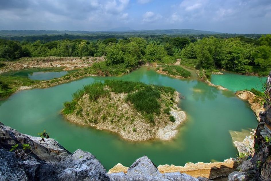 Telaga Biru Semin Gunung Kidul