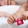 Harus Basah dan Licin Dulu! Ini Dampak Buruk Pakai Kondom Tanpa Pelumas Saat Bercinta