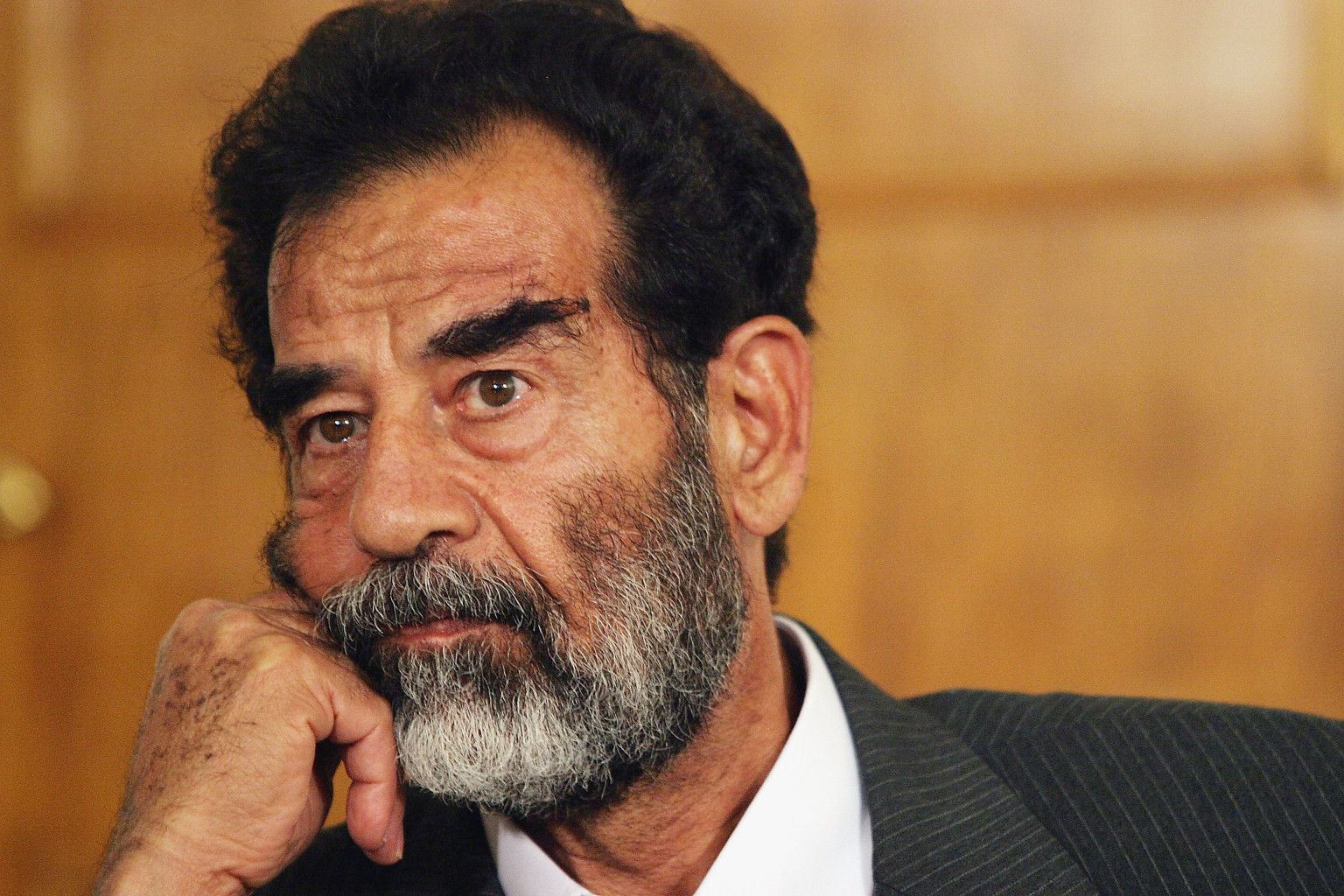 9 Fakta Gila Diktator Irak Saddam Hussein Termasuk Menumpahkan 50 Liter Darahnya Sendiri Untuk Menulis Kitab Suci Selama 2 Tahun Semua Halaman Intisari