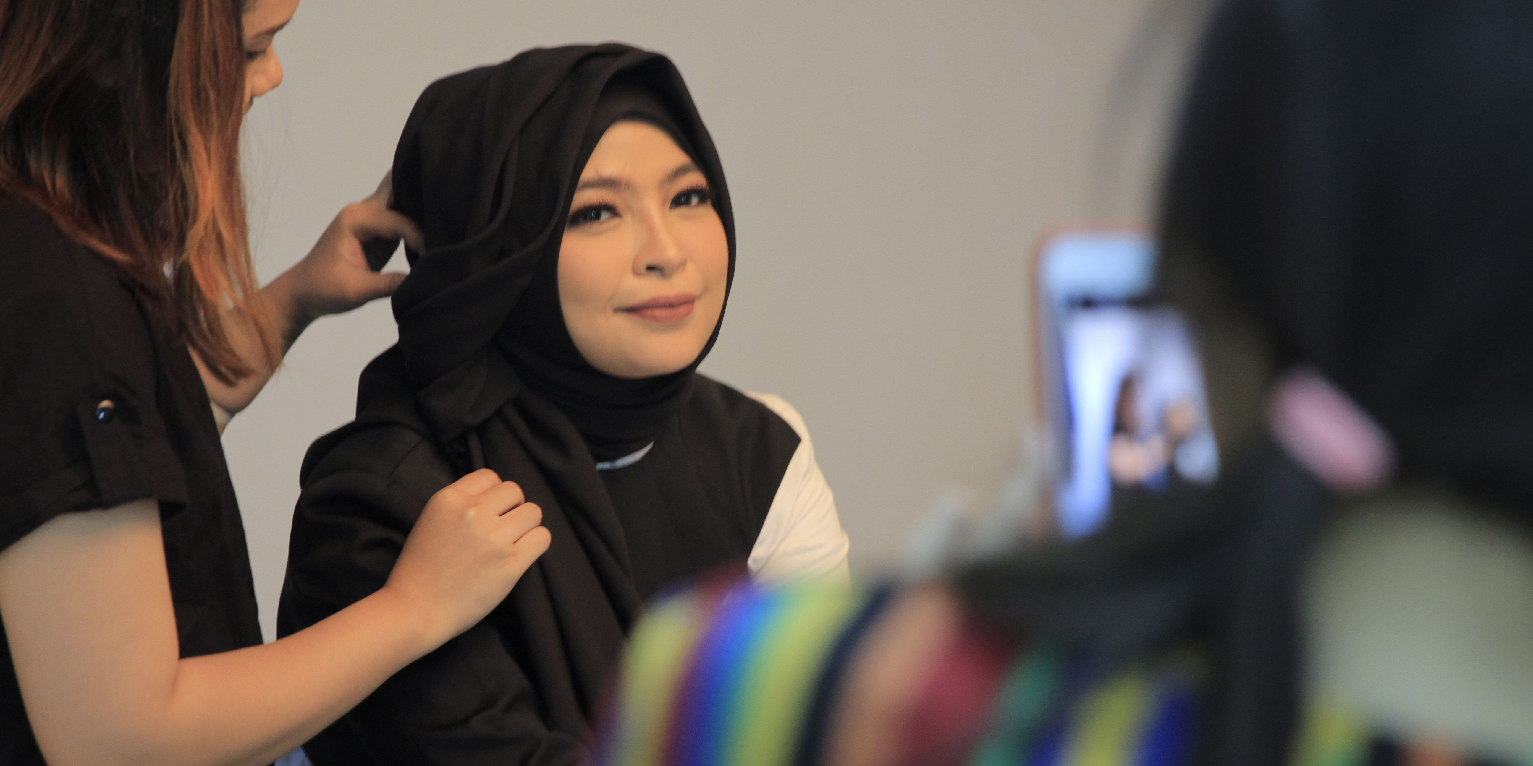 VIDEO Rentetan Peristiwa yang Membuat Tantri Kotak Yakin Pakai Hijab Semua Halaman Grid