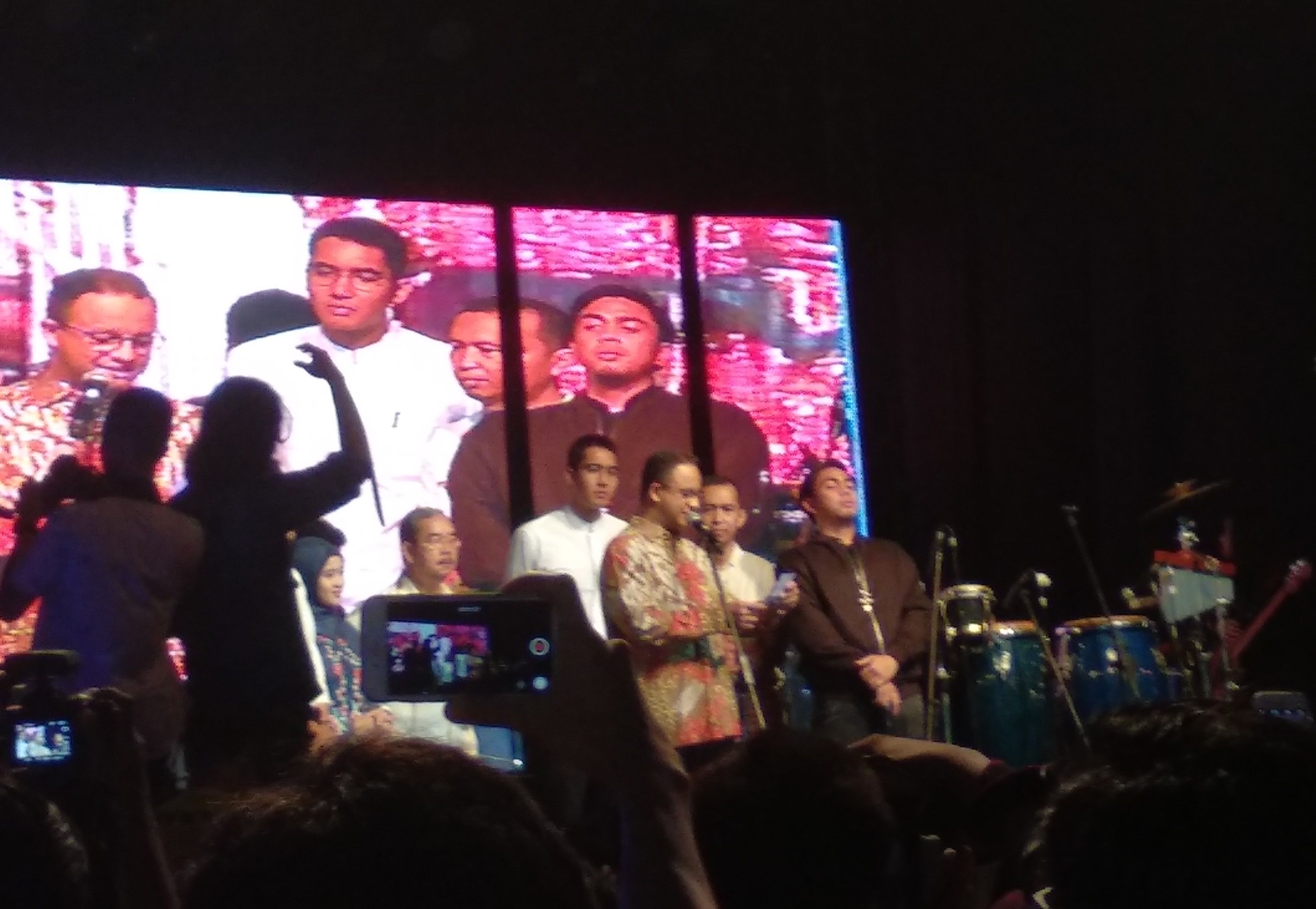 Afgan Curhat di Depan Isyana dan Rendy Pandugo Pas Manggung Ramadhan Jazz Festival 2018 Semua Halaman Grid Afgan Curhat di Depan Isyana dan Rendy Pandugo Pas Manggung Ramadhan Jazz Festival 2018 Semua Halaman Grid
