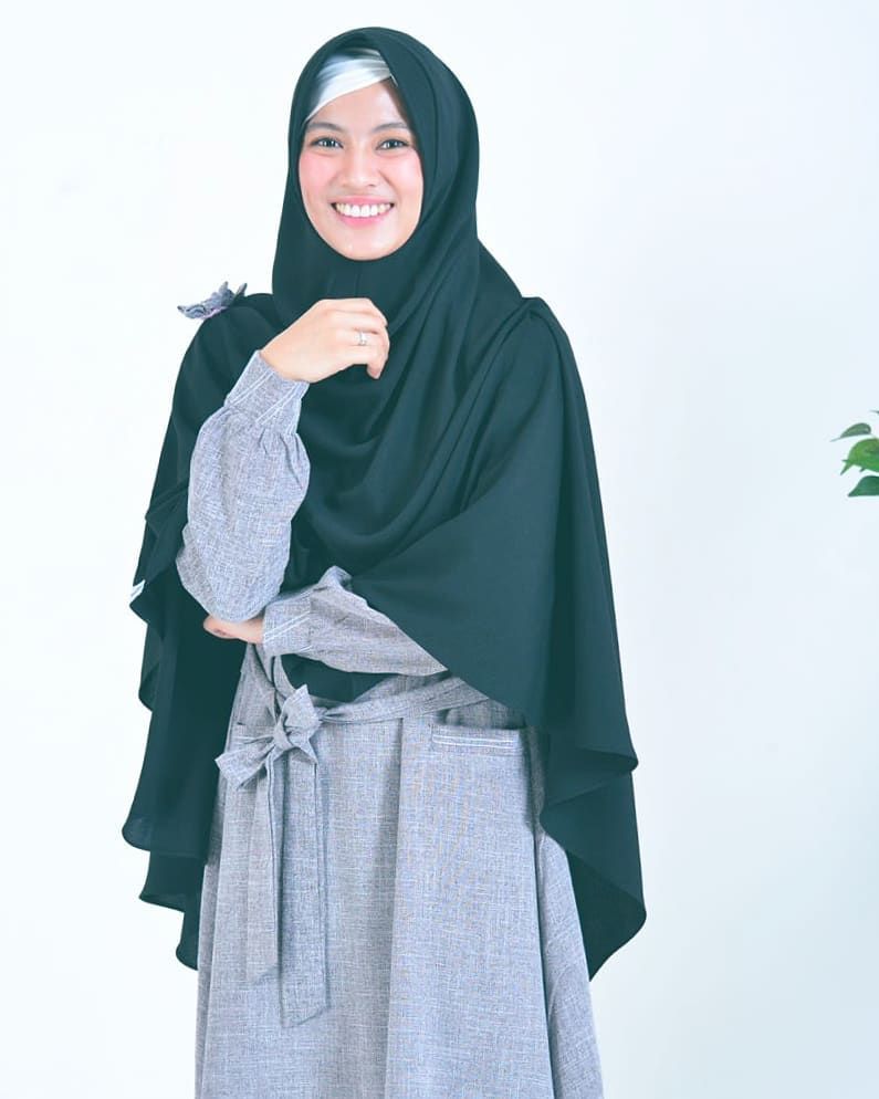 Modern Dan Santun 5 Gaya Busana Alyssa Soebandono Ini Cocok Loh