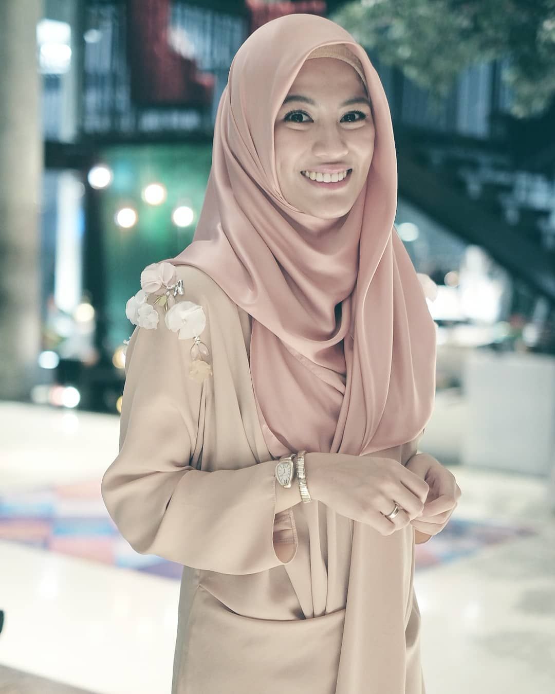 Modern Dan Santun 5 Gaya Busana Alyssa Soebandono Ini Cocok Loh