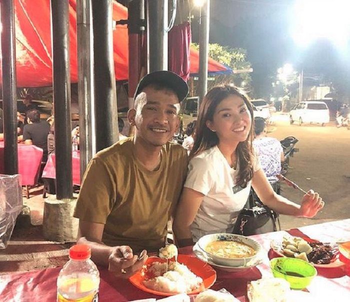 Hasil gambar untuk Ruben onsu makan di pinggir jalan