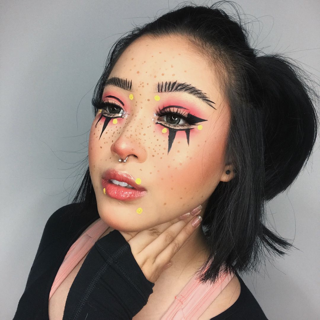 Deretan Gaya Makeup Anti Mainstream Ala Selebgram Cantik Cindercella