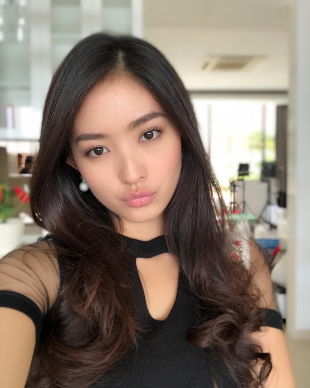 Pamer Wajah Dengan Makeup Freckles Natasha Wilona Malah Tuai