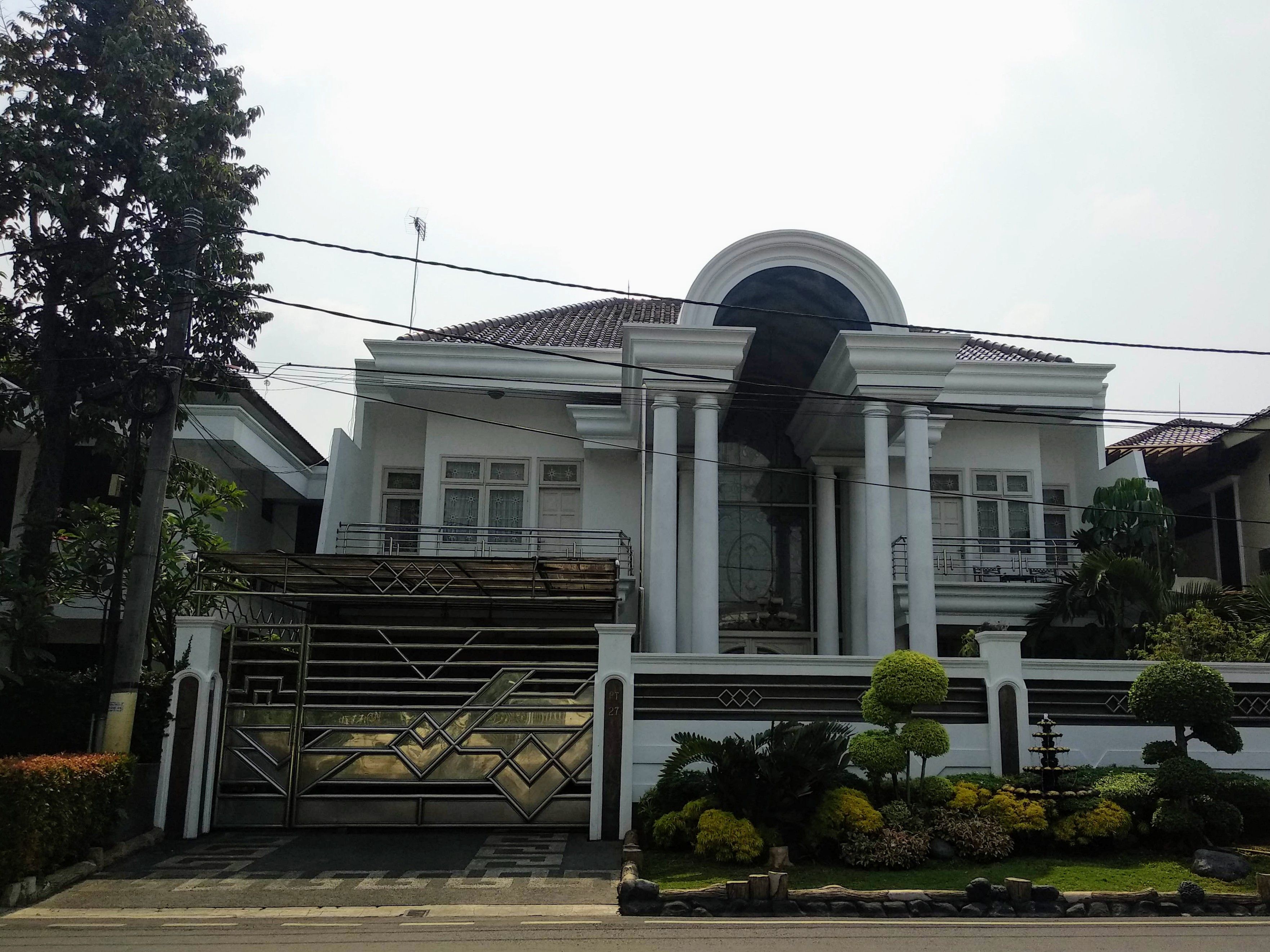 Pasca Perseteruan dengan Rhoma Irama Begini Kondisi Rumah Mewah Inul Daratista Semua Halaman Grid ID