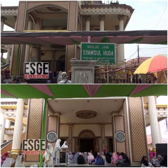 Bangun Masjid Megah di dalam rumah Muzdalifah Bernuansa Emas