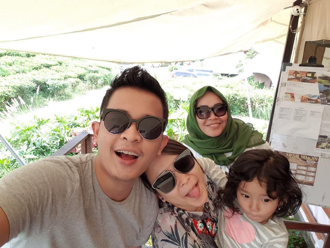 7 Potret Kedekatan Pacar Assyifa Nuraini Adik Ayu Ting Ting Dengan