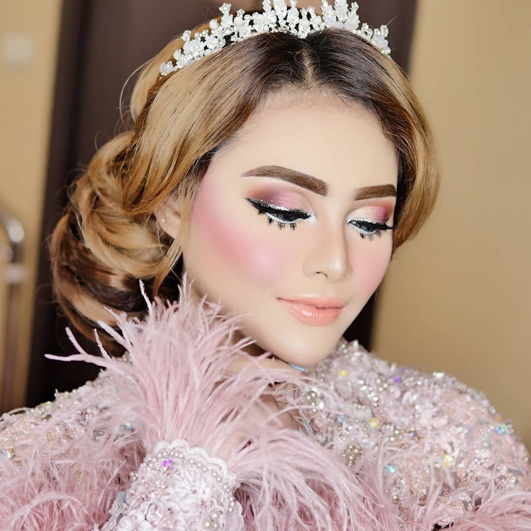 Penampilan Gaya Makeup Aurel Hermansyah Saat Didandani MUA Khadijah
