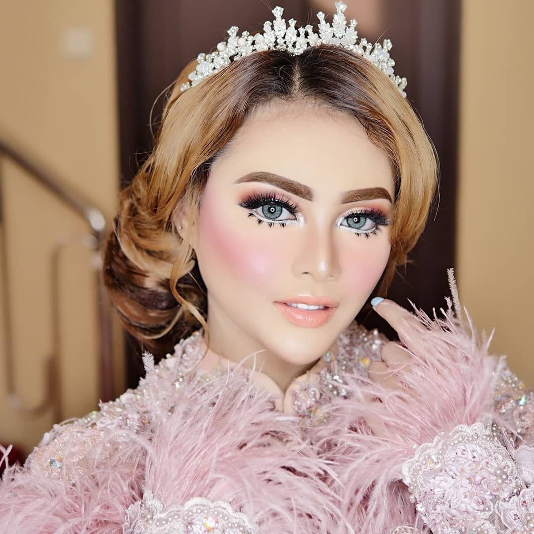 Penampilan Gaya Makeup Aurel Hermansyah Saat Didandani MUA Khadijah