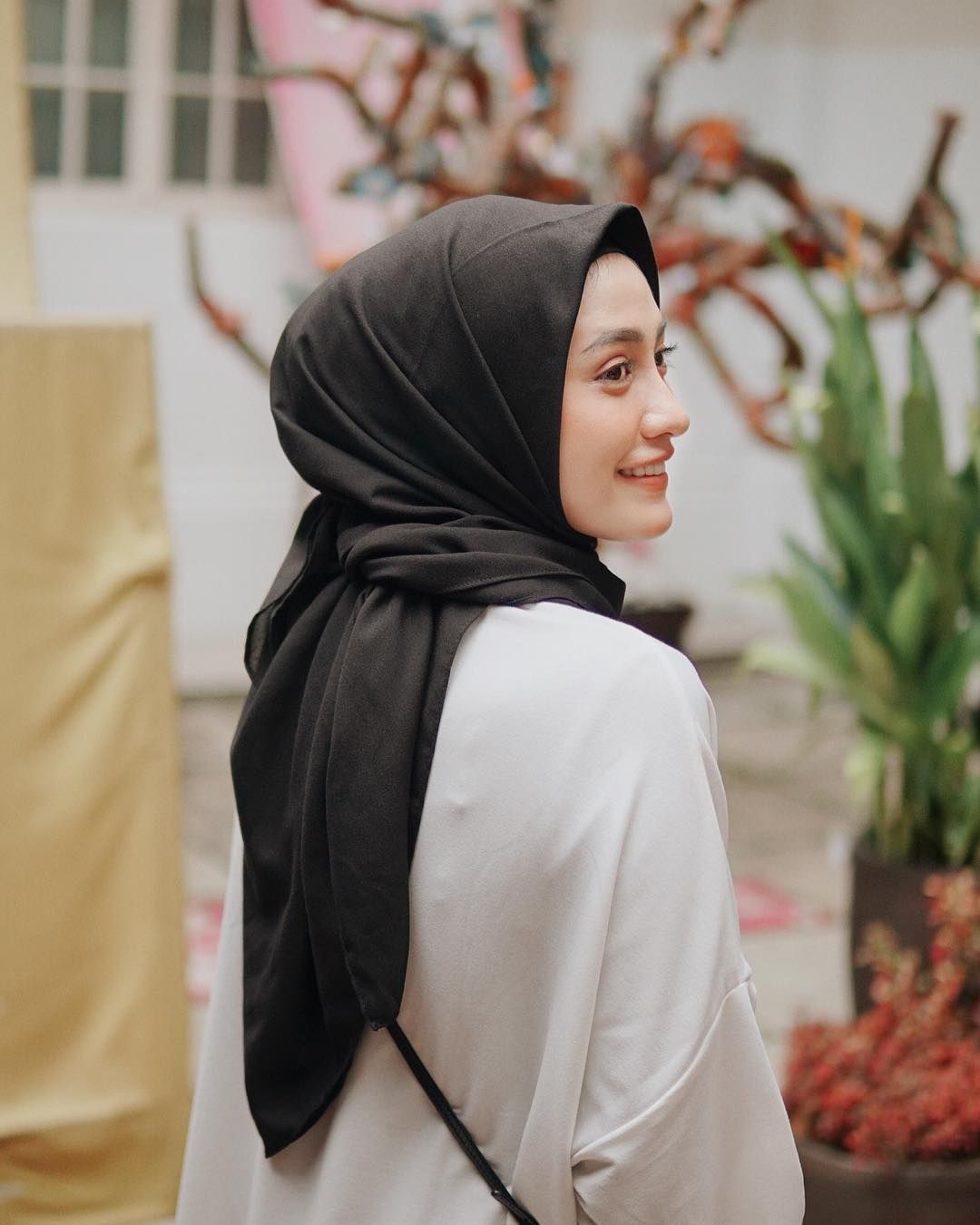 Tren Gaya Hijab 2019 Model Segi Empat Ala Selebgram Yang Bisa Kamu