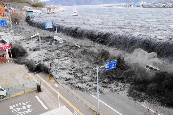 Pernah Mimpi Diterjang Tsunami Hingga Gunung Meletus Inilah 5 Arti Mimpi Bencana Alam Bisa Jadi Akibat Memendam Perasaan Ini Pernah Mimpi Diterjang Tsunami Hingga Gunung Meletus Inilah 5 Arti Mimpi Bencana Alam Bisa Jadi Akibat Memendam Perasaan Ini