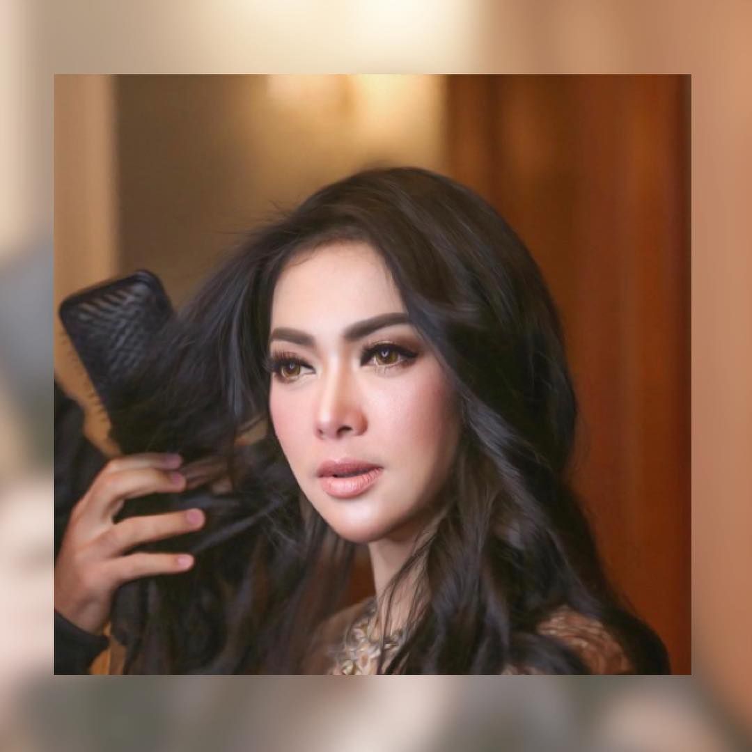 Makeup Smokey Eyes Syahrini VS Luna Maya Seksi Dan Glamor Semua