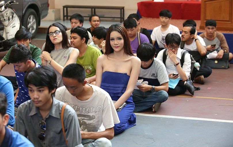 Inilah Hal Tidak Menyenangkan yang Dialami Ladyboy Thailand Saat Mereka  Ikuti Wajib Militer Bersama para Pria - Semua Halaman - Suar