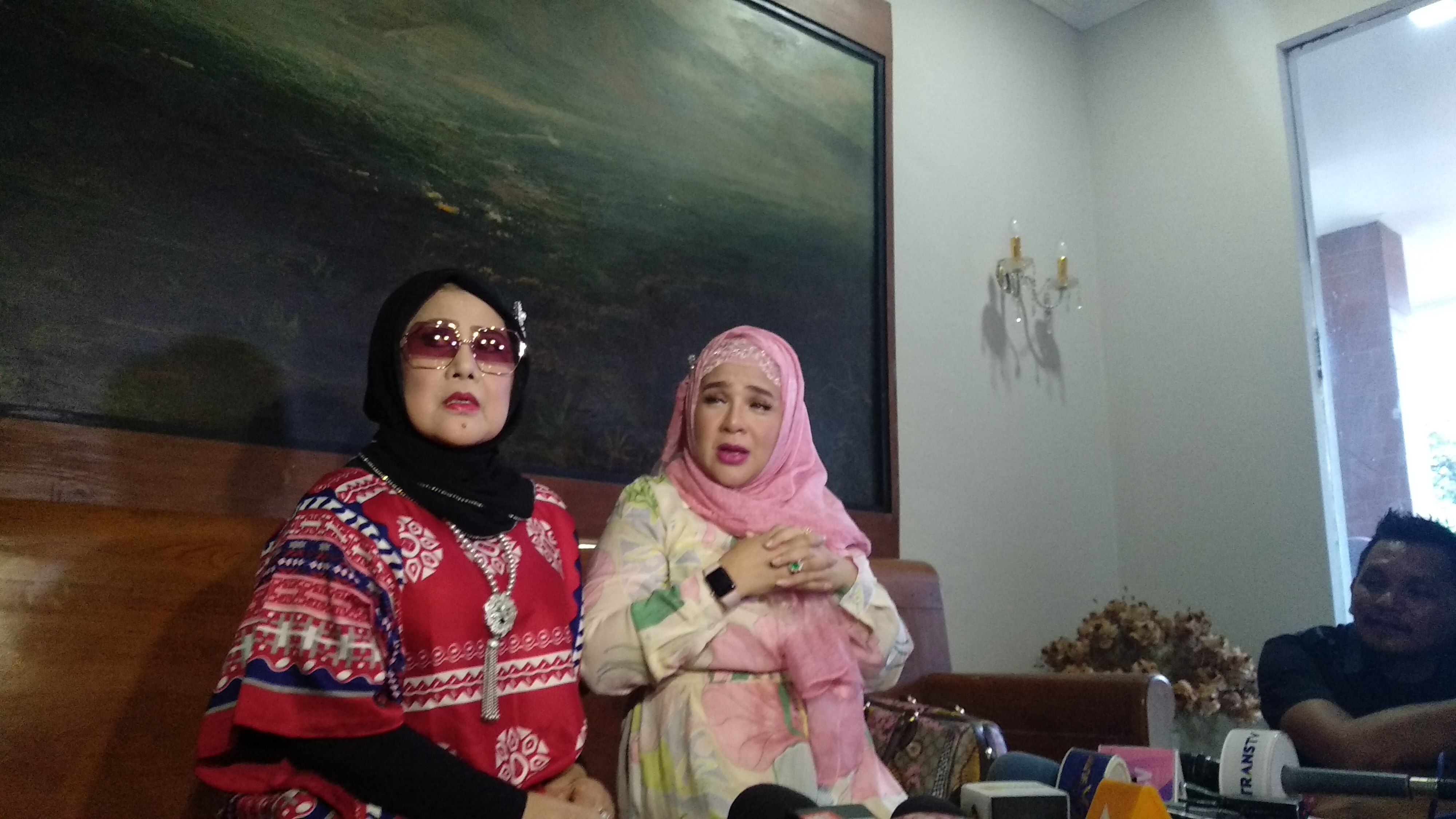Calon Menantu Juga Sempat Tersandung Narkoba Elvy Sukaesih Ungkap Alasan Mau Terima Muhammad Jadi Pendamping Dhawiyah Zaida Semua Halaman Grid ID
