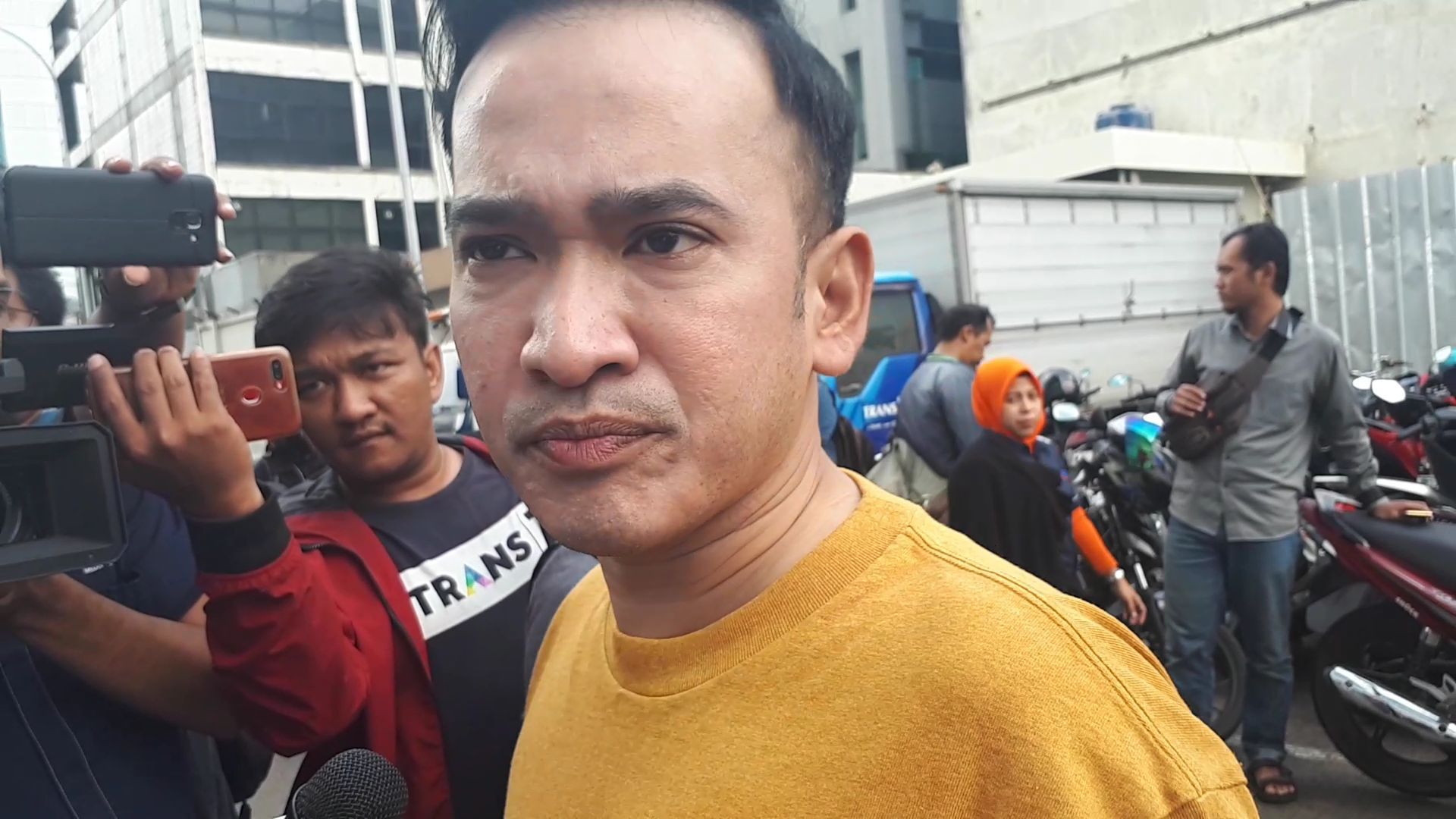 Menentang Billy Syahputra Dekati Della Perez Ruben su Mungkin Dia Lagi Sepi Hatinya Semua Halaman Grid ID