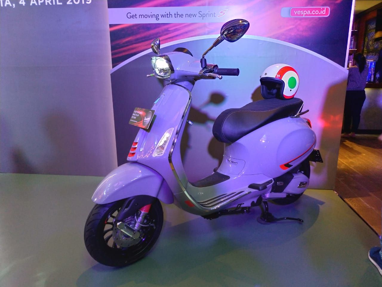 Beli Vespa Sprint 150 Abs Berhadiah Helm Keren Ternyata Cicilannya Cuma Segini Motorplus