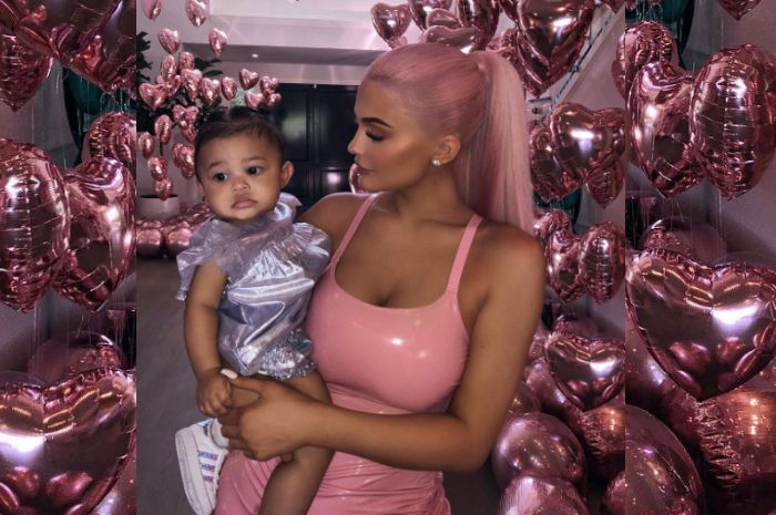 Masih Balita Lihat Gaya Anak Kylie Jenner Tenteng Tas Branded Harga