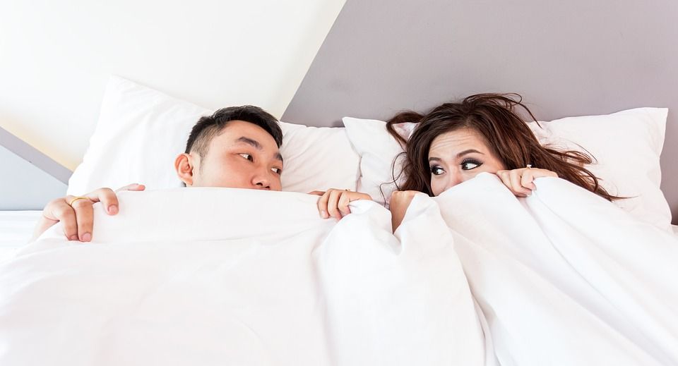 Jalani Hubungan Jarak Jauh? Berikut 8 Tips untuk Suami-Istri dalam Menjaga Gairah Seks - Semua Halaman - Nova