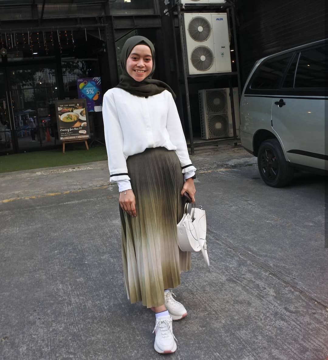  Model  Baju Kebaya  Lesti  Terbaru Gaya Hijab Lesti  Foto 