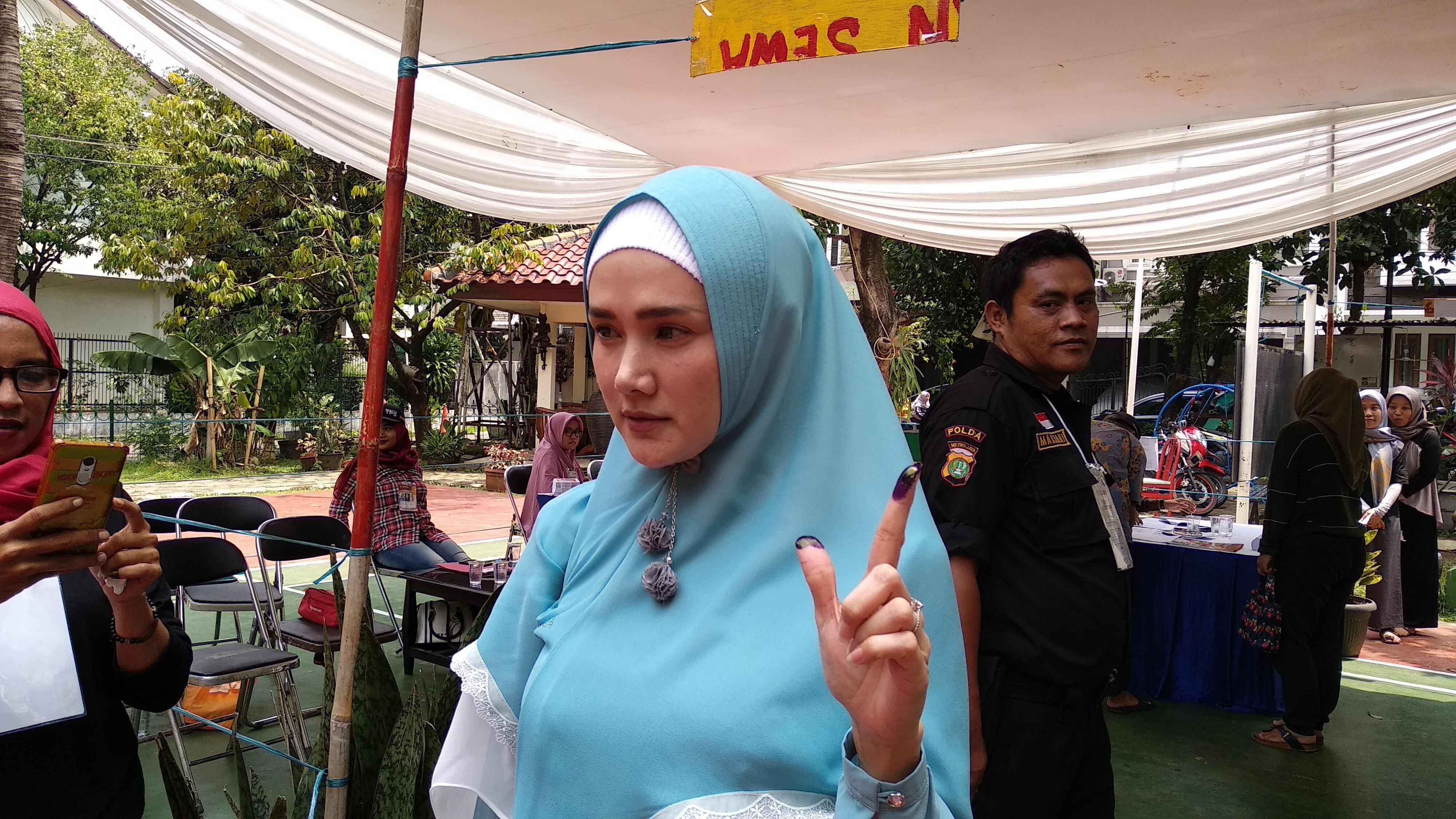 Kadung Banjir Ucapan Selamat Jalan Mulan Jameela Melenggang ke Senayan Ternyata Suram Semua Halaman Suar Grid ID Kadung Banjir Ucapan Selamat Jalan Mulan Jameela Melenggang ke Senayan Ternyata Suram Semua Halaman Suar Grid ID