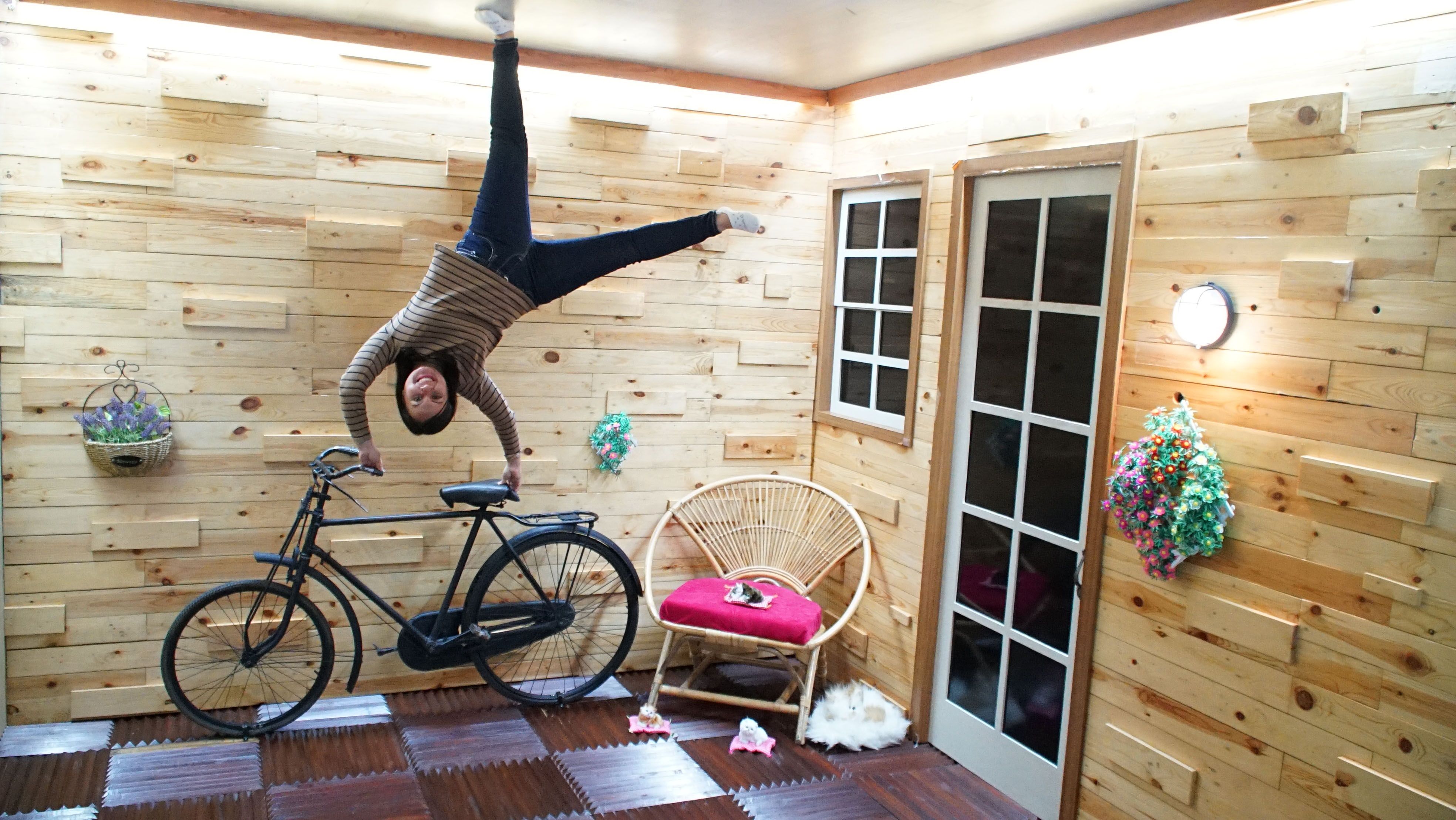 Liburan Beda di Upside Down World Bandung Serunya Sensasi Foto di Ruangan Terbalik Semua Halaman Nakita ID