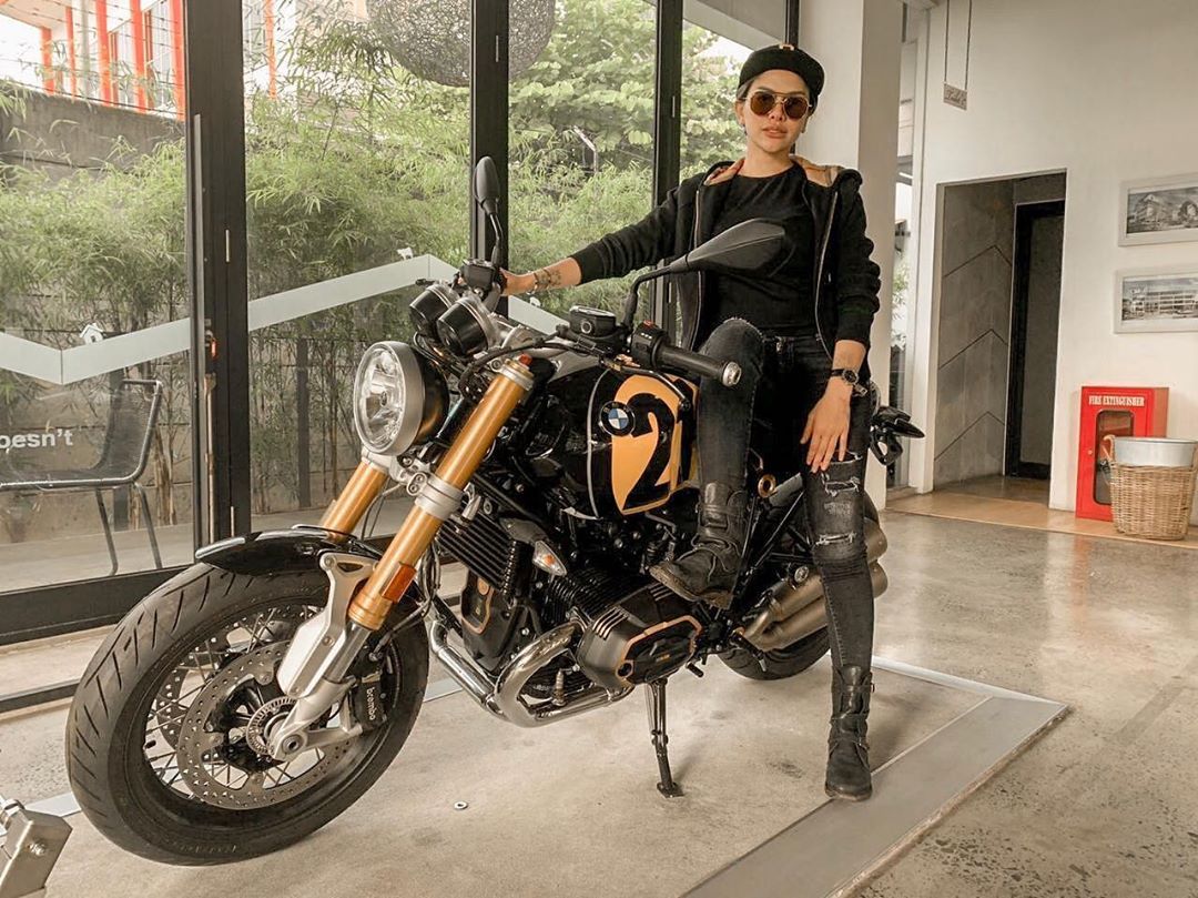 Nikita Mirzani Beli Motor Baru Harganya Jauh Lebih Mahal daripada Motor Pemberian Vicky Nitinegoro (Nakita.ID - Grid.ID)
