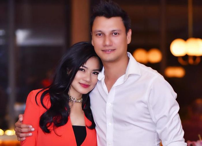 Betah LDR 6 Tahun, Christian Sugiono Sampai Kerja di Restoran dan Pabrik  Demi Bisa SMS Titi Kamal - Semua Halaman - Hype