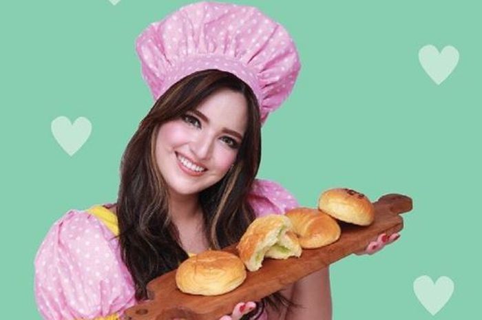Nia Roti Meski Gak Bisa Buka Salak, Ternyata Nia Ramadhani Tetap Bisa Berbisnis ...