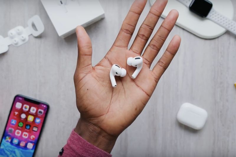 Video) Review AirPods Pro Mulai Beredar di YouTube - Semua Halaman - MakeMac