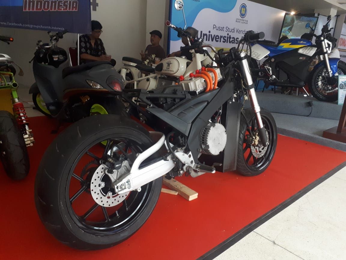 Hasil Karya Modifikasi Komunitas Penggemar Motor Listrik