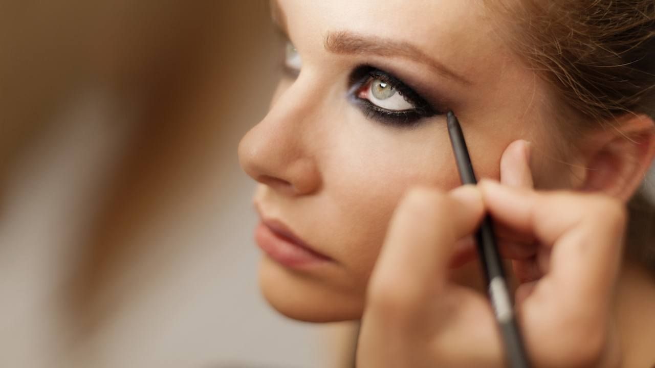 Elongated Atau Cat Eye Ini Dia Tips Eyeliner Sesuai Bentuk Mata Sipit