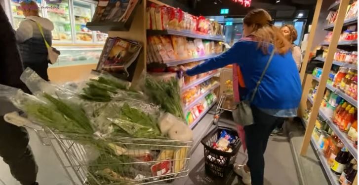 Temani Nagita Slavina Belanja Sayur Di Supermarket Swiss Raffi Ahmad Mendadak Ciut Di Depan Kasir Aku Kalah Ganteng Sama Penjaga Kasirnya Temani Nagita Slavina Belanja Sayur Di Supermarket Swiss Raffi Ahmad Mendadak Ciut Di Depan Kasir Aku Kalah Ganteng Sama Penjaga Kasirnya