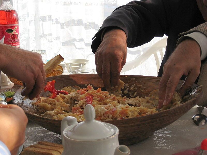 Sering Makan Pakai Tangan? Ternyata Bisa Membantu Mengendalikan Porsi Makan