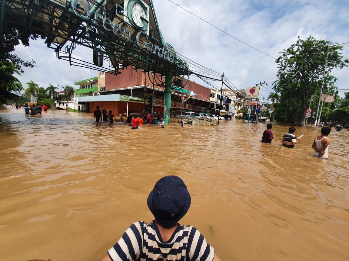 Foto Foto Jakarta Barat Masih Banjir Bengkel Dadakan Bermunculan Hai
