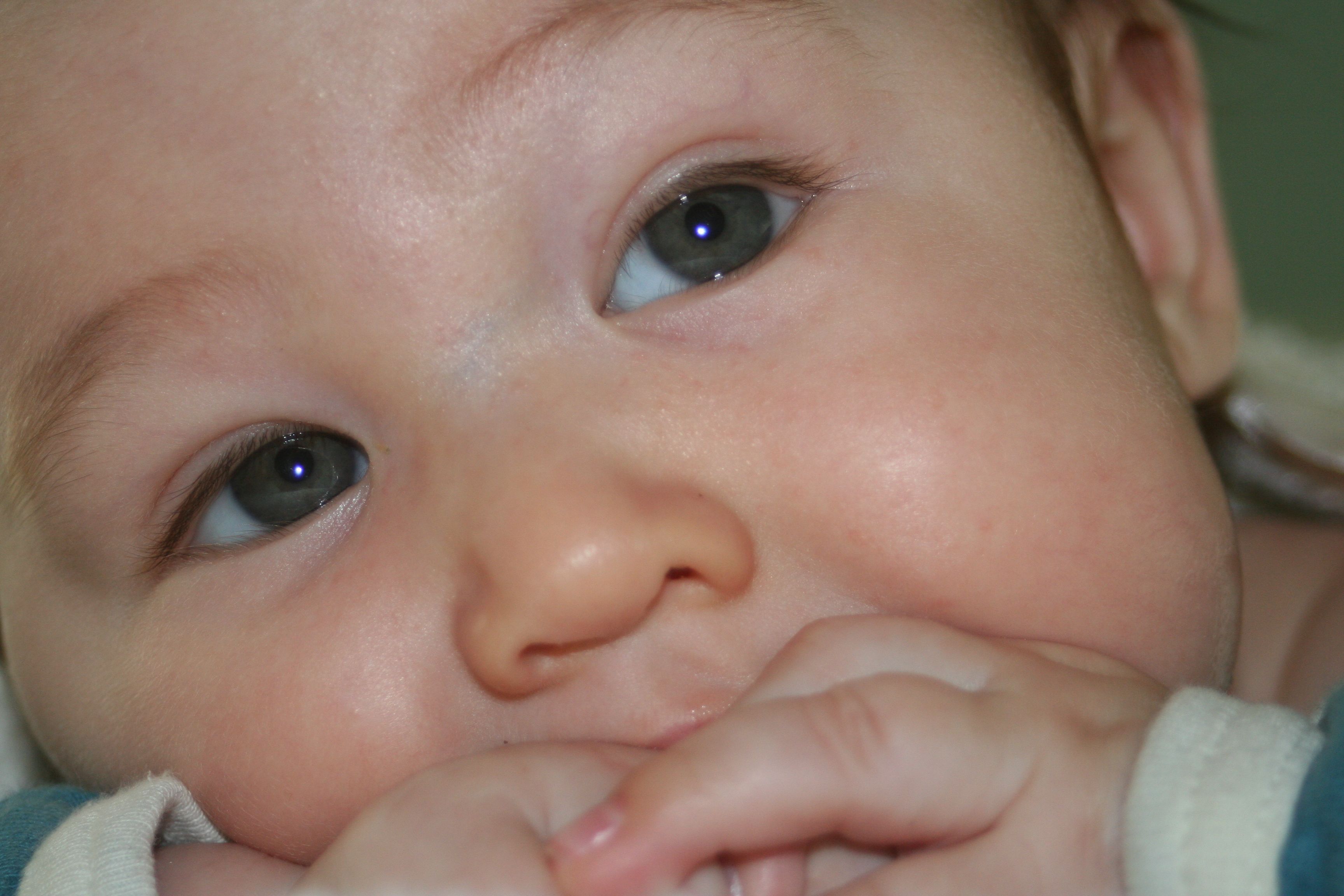 Массаж глаза у новорожденного
